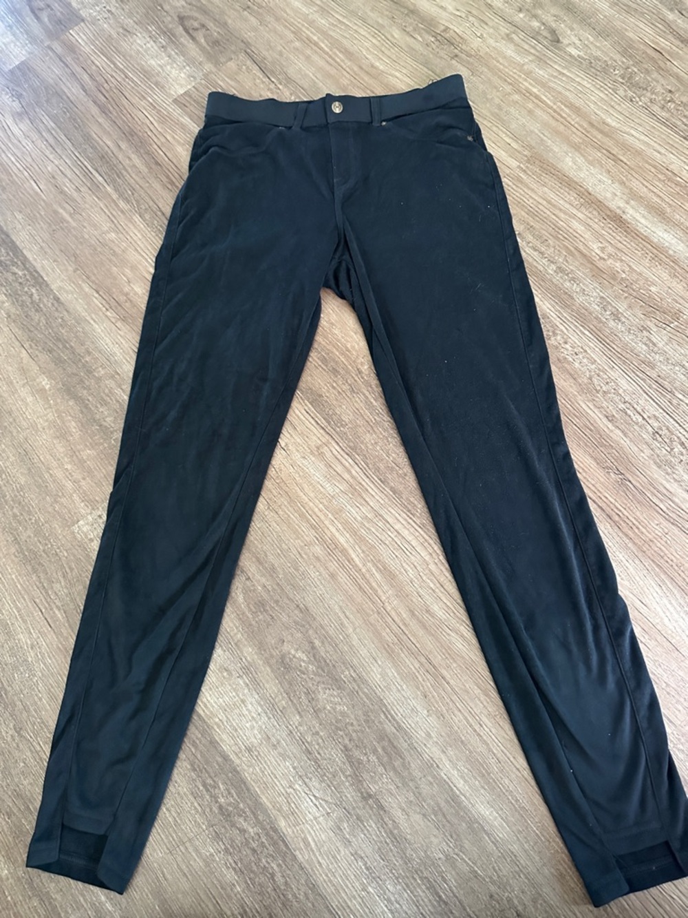 HUE Black Slim Leggings with Button Waist